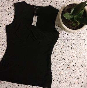Sleeveless dress shirt